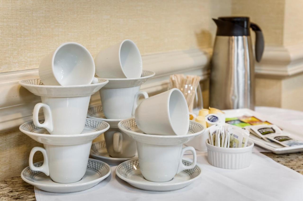 Monte Carlo Inn Vaughan Suites Zewnętrze zdjęcie